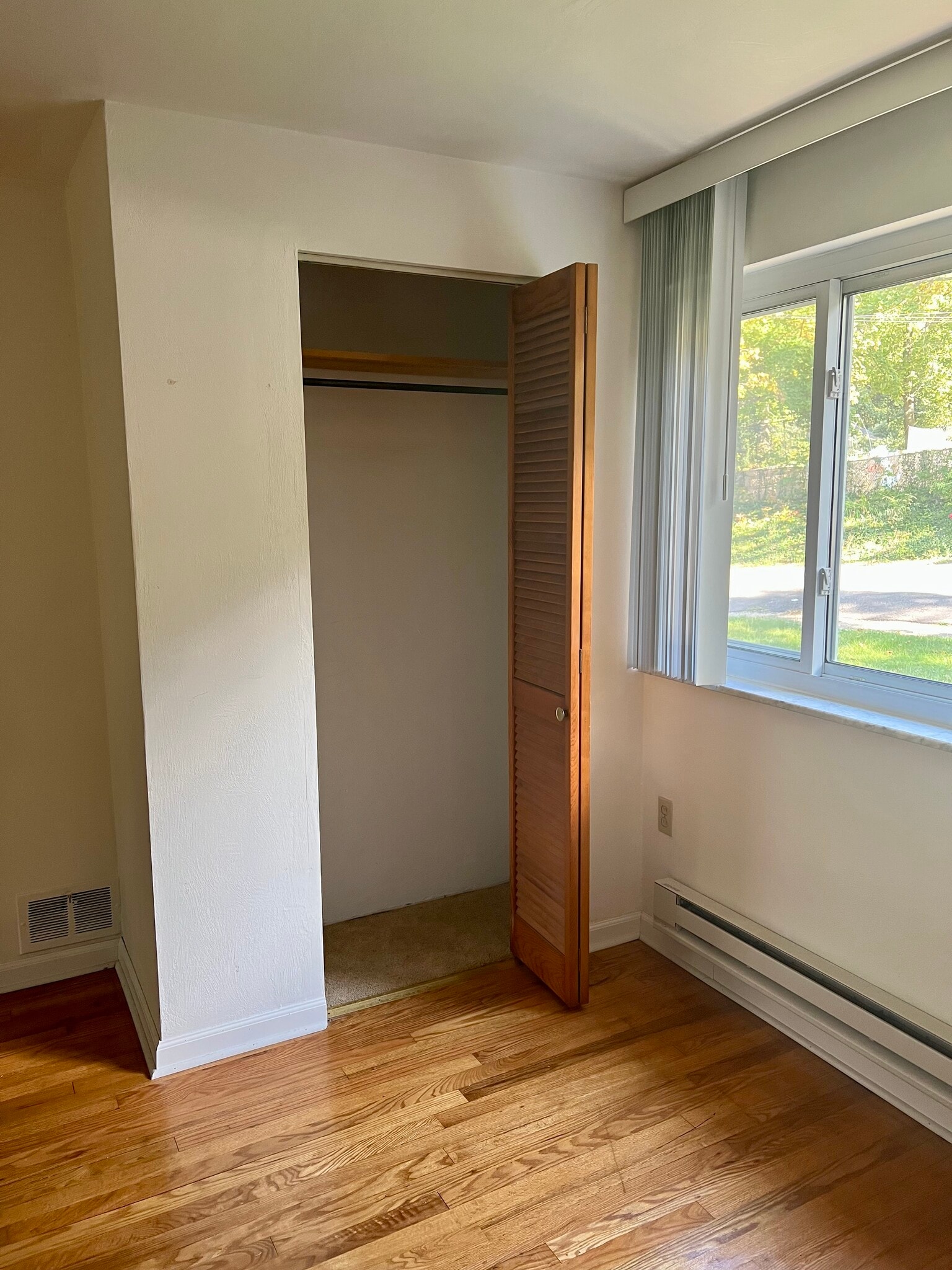 Bedroom #1 (Large with closet) - 2612 Louisiana Ave