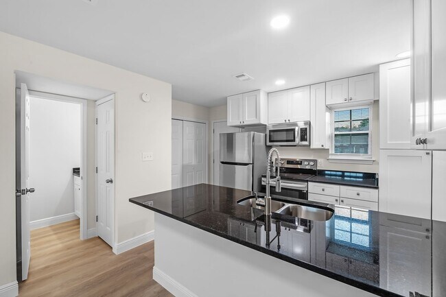 Building Photo - Crown Molding & Granite Kitchens********* Renovated 2 Bedroom 1.5 Bath********* Beautiful Townhom...