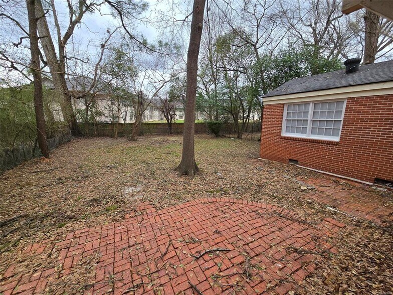 Building Photo - 2026 Bullard St