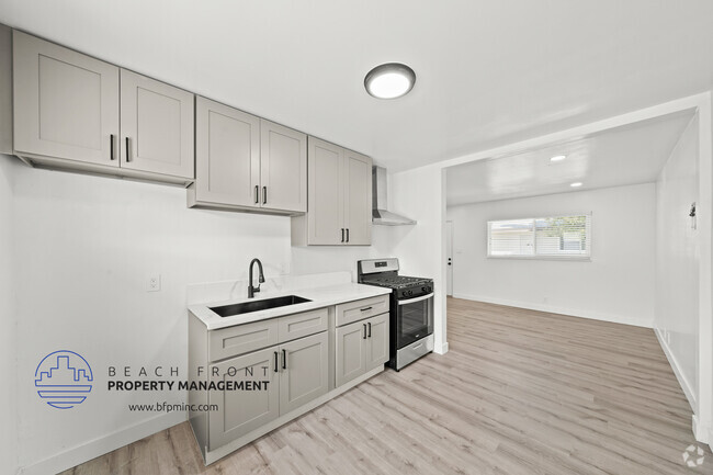Building Photo - 870-899 S Philadelphia St.