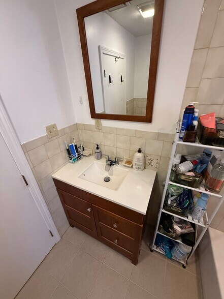 Building Photo - 25 Hanover Ave