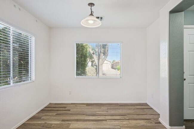 Building Photo - Very nice 3 bedroom 2 bath home