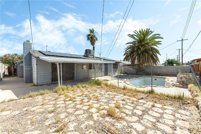 Building Photo - 5809 Pebble Beach Blvd