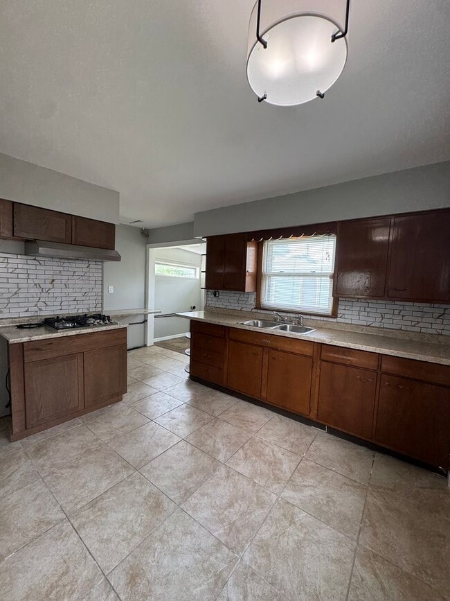 Building Photo - Two bedroom Ranch Style home in Lansing, I...