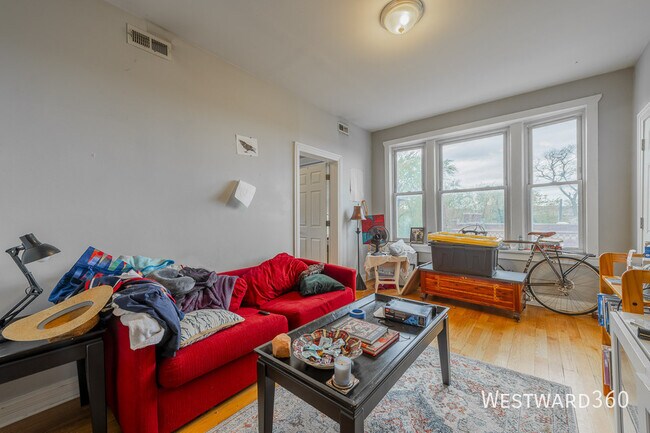 Building Photo - 3025 W Diversey-3