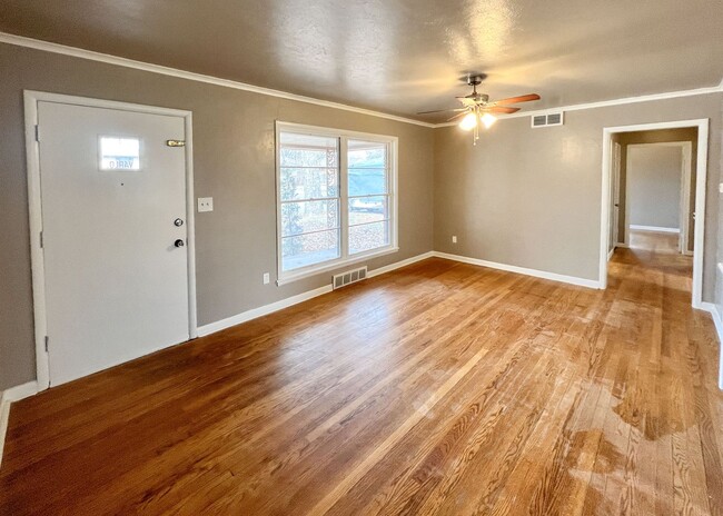 Building Photo - Charming Home Near 15th & Boulevard