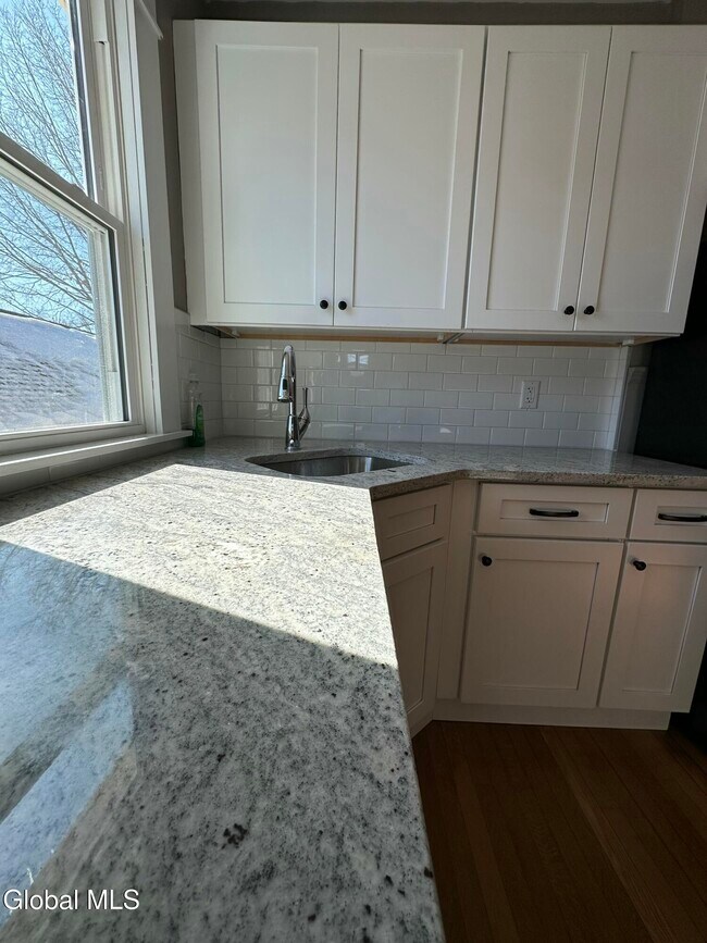 Building Photo - 65 Ten Eyck Ave