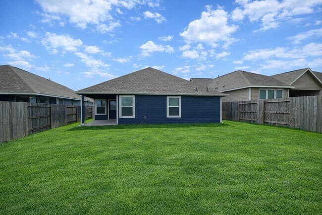 Building Photo - 33118 School Hl Rd