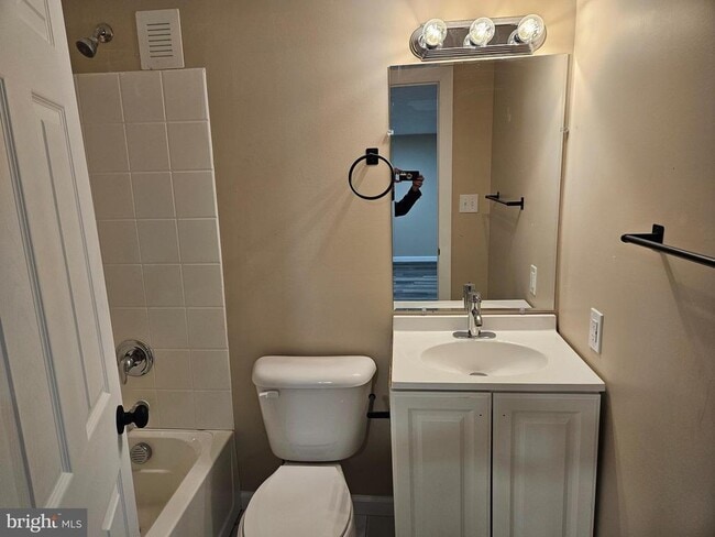 Building Photo - 14 West Ave