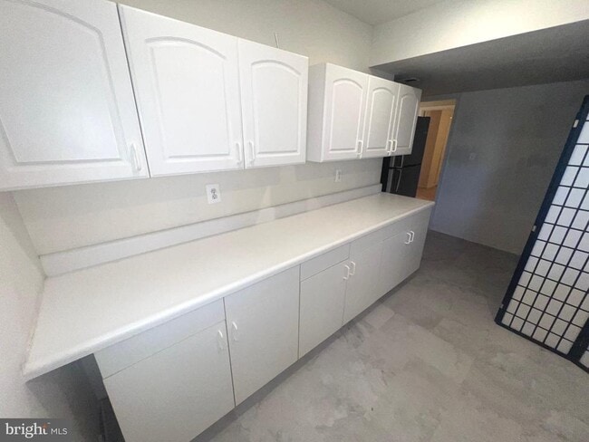 Building Photo - 9241 Greenshire Dr