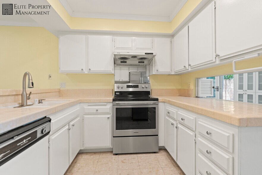 Building Photo - 1409 Athena
