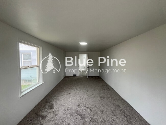 Building Photo - 975 K St