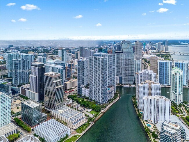 Building Photo - 495 Brickell Ave