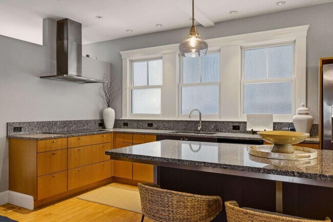 Building Photo - 115 Court St