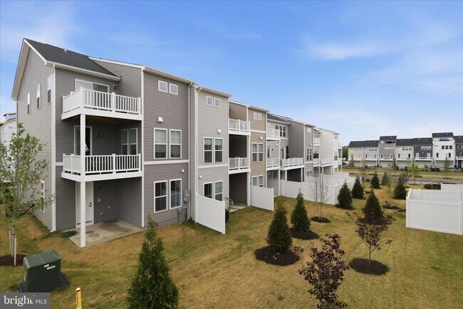 Building Photo - 9507 Maidenhair Ave