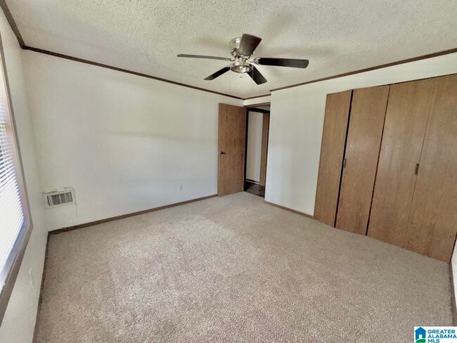 Building Photo - 1700 Greenbrier Dear Rd