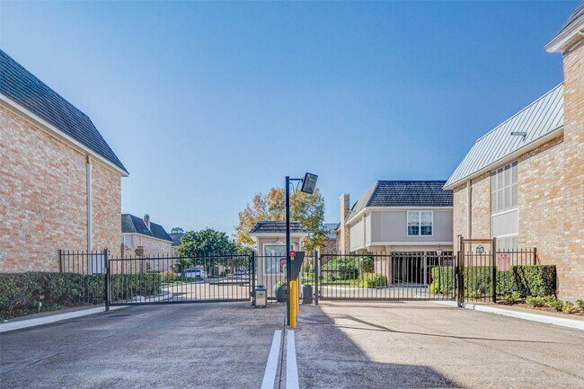 Building Photo - 2234 S Piney Point Rd