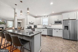 Building Photo - 11917 Legacy Woods Dr