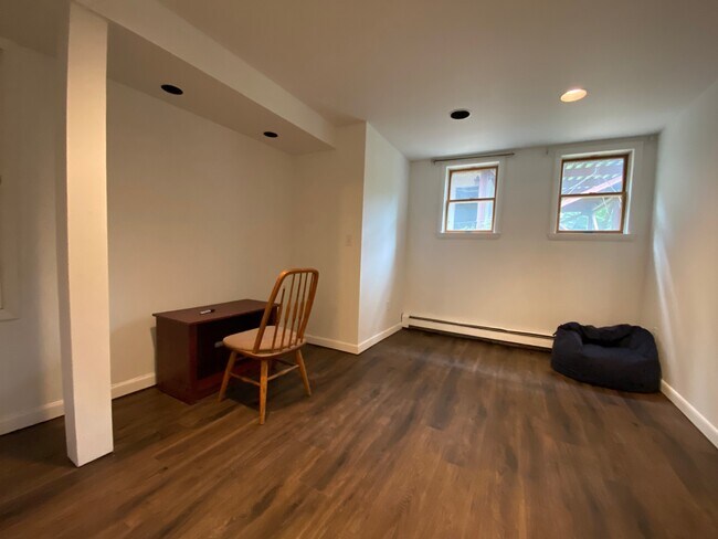 Building Photo - 28 Piney Point Ave