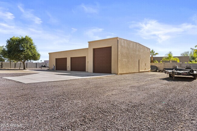 Building Photo - 2617 W Desert Hills Dr