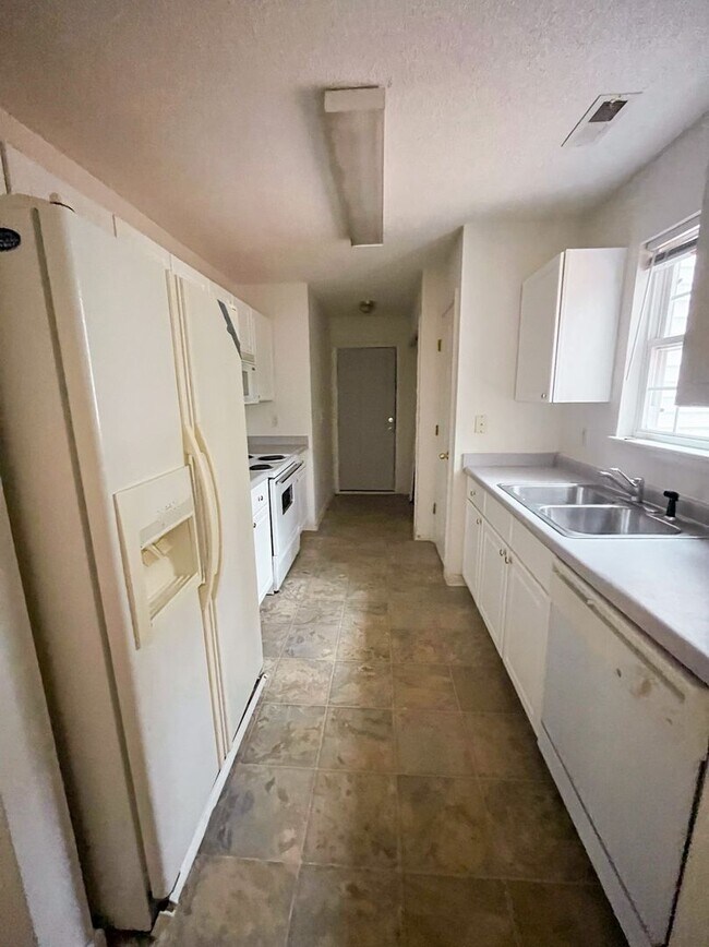 Building Photo - Adorable 3 Bedroom House in Clemson!