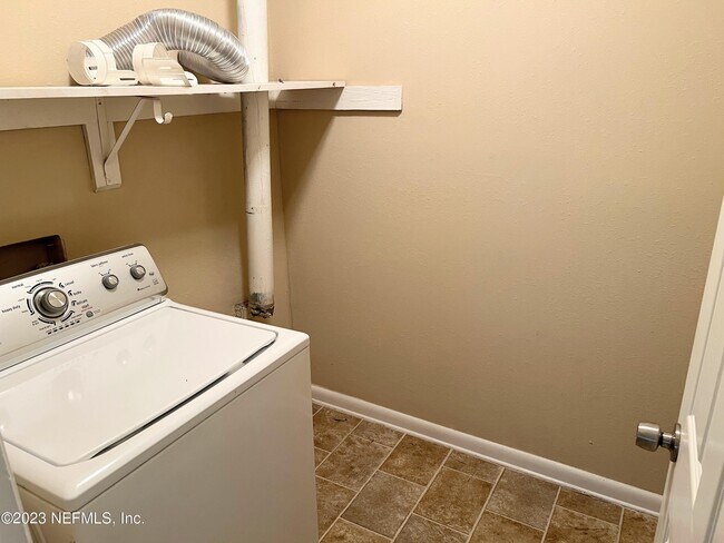 Building Photo - 8160 San Jose Manor Dr E