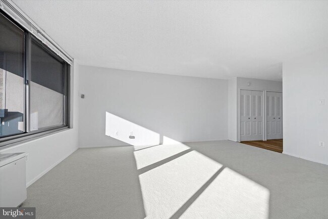 Building Photo - 3705 S George Mason Dr