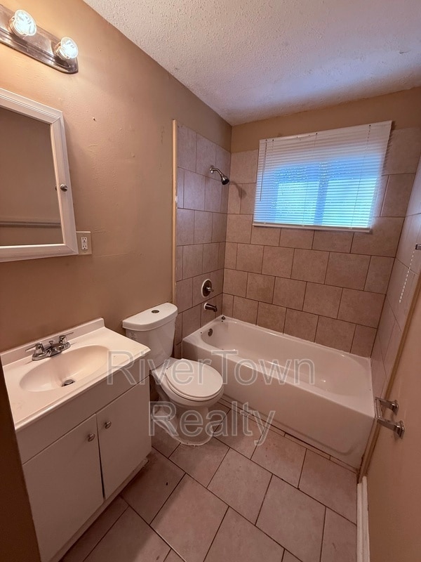 Building Photo - 677 N Holmes St