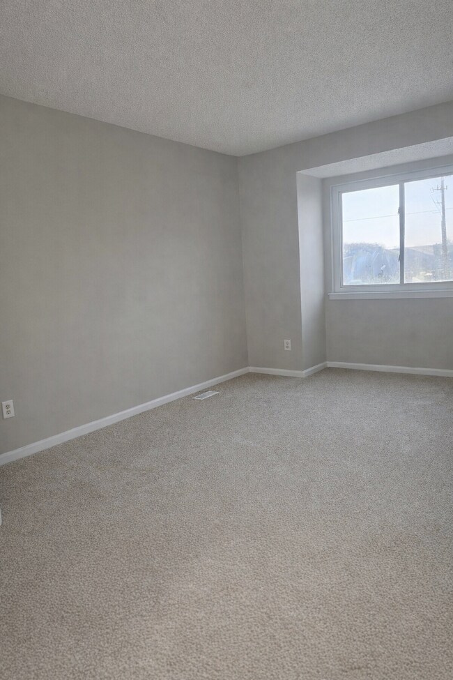 Building Photo - 94 Balsam Rd