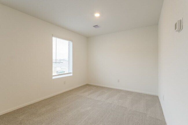 Building Photo - 605 Craven St