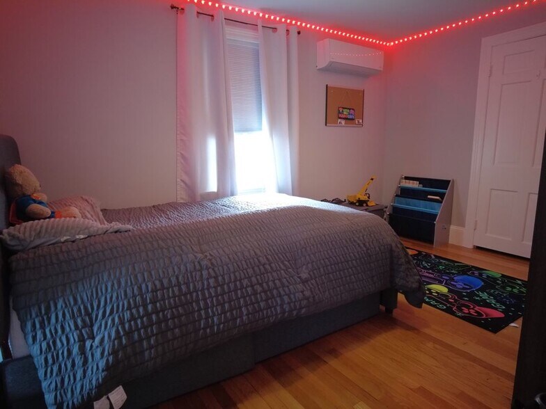 Building Photo - 80 Mauran St