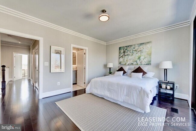 Building Photo - 4525 1/2 Georgia Avenue NW-#1