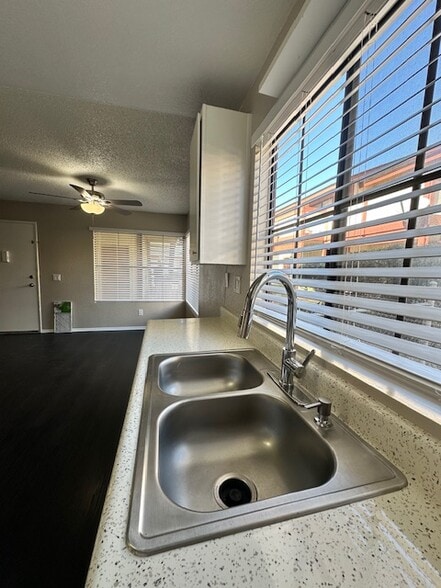 Kitchen - 7385 Lariat Pl