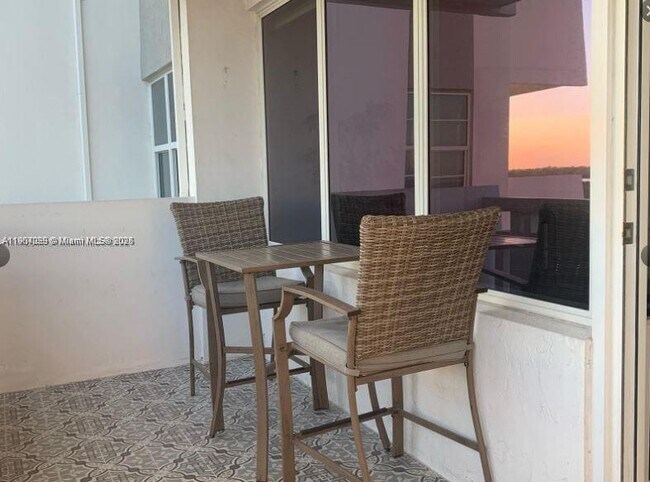 Building Photo - 3111 N Ocean Dr