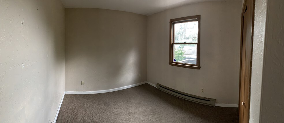 Bedroom 1 - 604 Cayton St