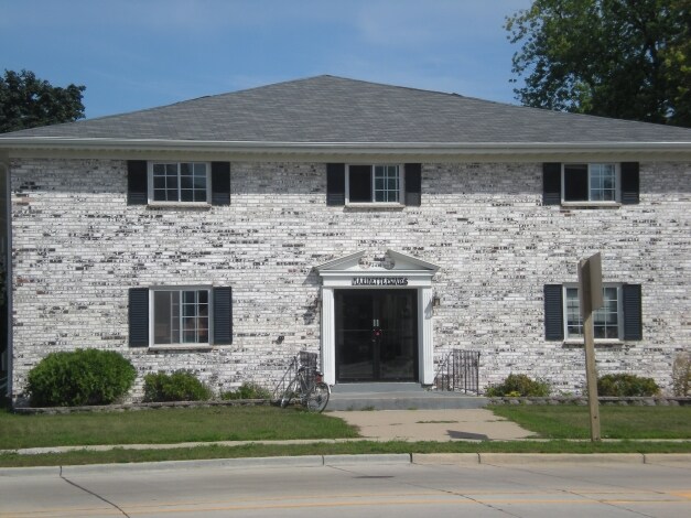 Primary Photo - Marinette Estates