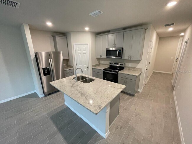 Building Photo - 418 Legacy Lp