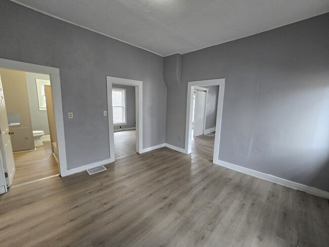 Building Photo - 714 W 1st St