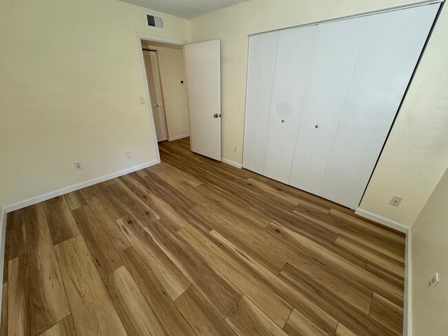 Building Photo - Centennial Lake Park Condo