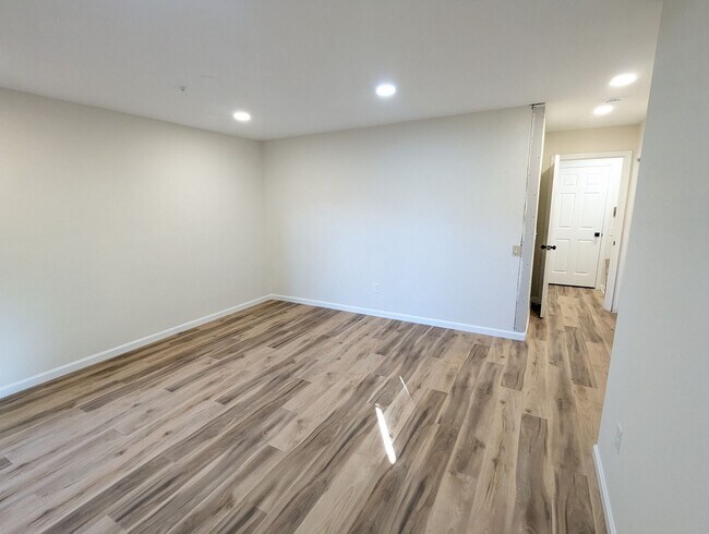 Building Photo - 7122 Collinsworth Pl