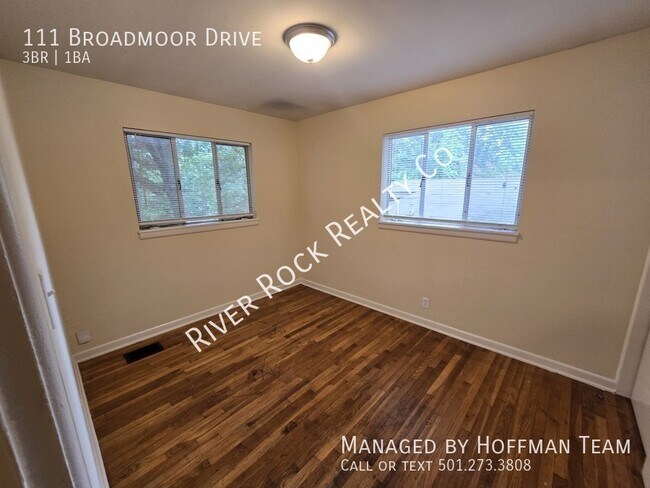 Building Photo - 111 Broadmoor Dr