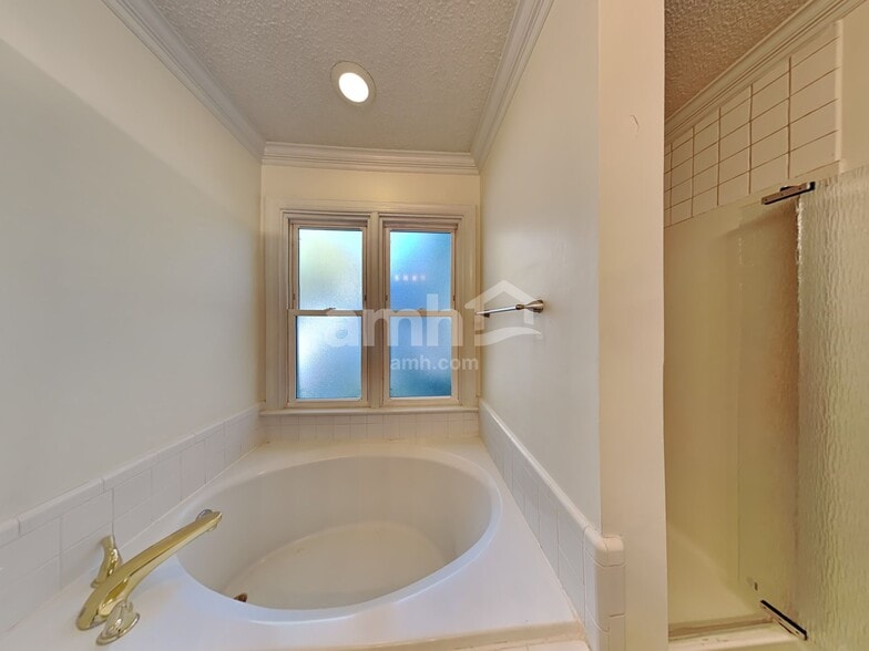 Building Photo - 4804 Forest Highland Dr