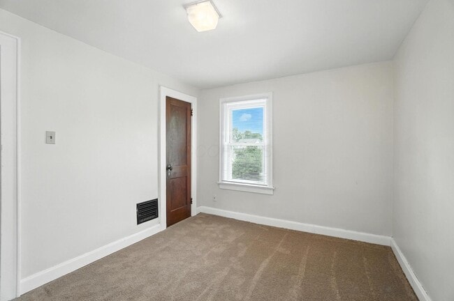 Building Photo - 825 S Terrace Ave