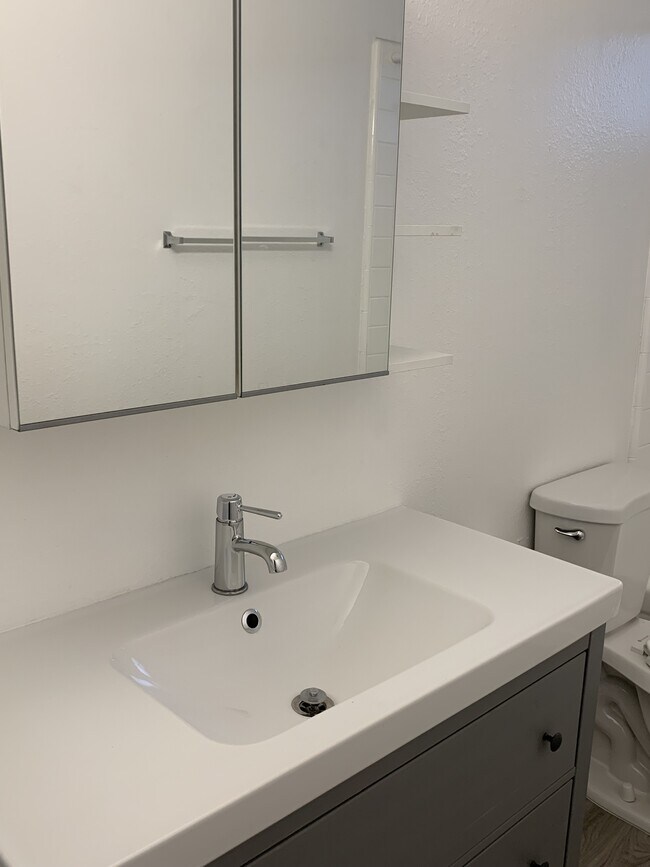 Building Photo - 1351 N Orange Dr