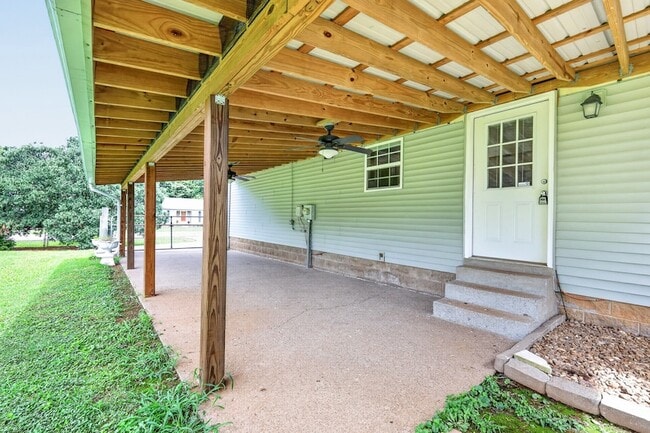 Building Photo - 2504 Angelyn Dr