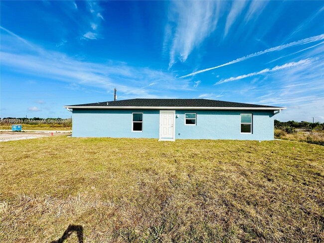 Building Photo - 131 Carousel Ave