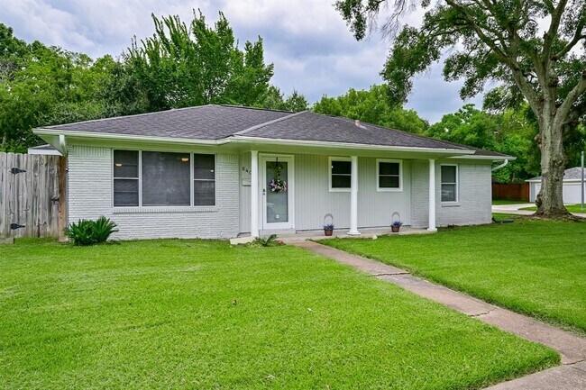 Building Photo - 8409 Bob White Dr