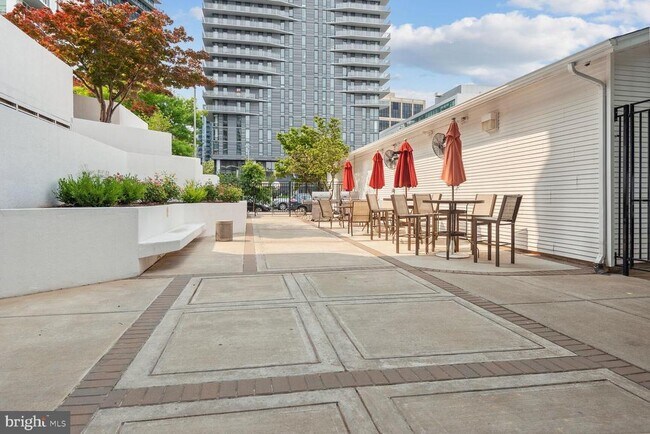 Building Photo - 1530 Key Blvd