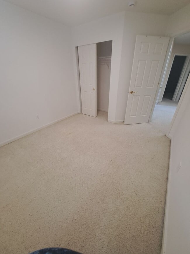 Building Photo - Beautiful setting 4 bedroom A/C Available Now