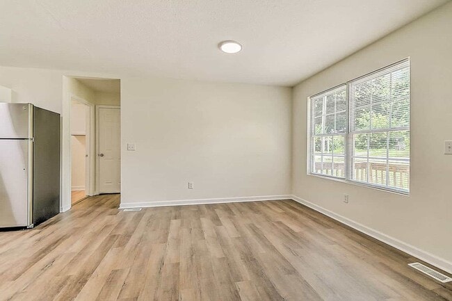 Building Photo - Renovated Countryside Cottage for Rent | Move-In Ready | Jonesborough TN